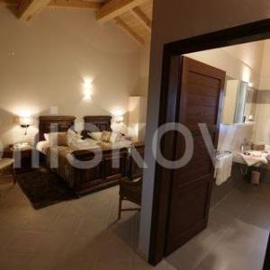 Prodaja, Jurišići, samostojeća vila površine 400m2, bazen, konoba