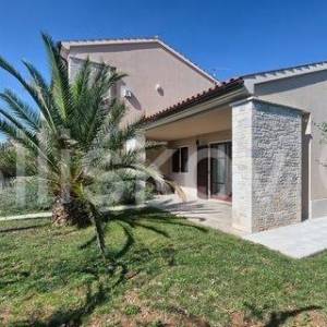 Prodaja, Jurišići, samostojeća vila površine 400m2, bazen, konoba
