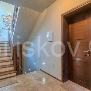 Prodaja, Jurišići, samostojeća vila površine 400m2, bazen, konoba