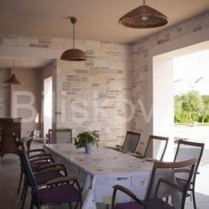 Prodaja, Jurišići, samostojeća vila površine 400m2, bazen, konoba