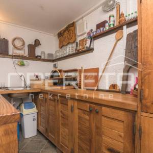 PRODAJA, KUĆA ZA ODMOR  OD 103 m2 + AUTOHTONA HRASTOVA KUĆA NA PARCELI OD 694 m2