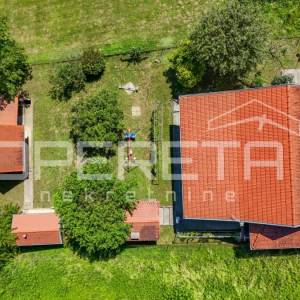 PRODAJA, KUĆA ZA ODMOR  OD 103 m2 + AUTOHTONA HRASTOVA KUĆA NA PARCELI OD 694 m2