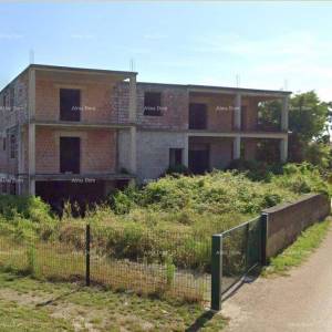 Prodaja nedovršenog poslovnog objekta – Krnica, 744 m²