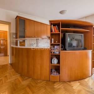 Prodaja, Maksimir, Oboj, prekrasan trosoban stan 72m2 s balkonima