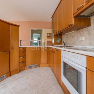 Prodaja, Maksimir, Oboj, prekrasan trosoban stan 72m2 s balkonima