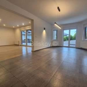Prodaja, Šestine, urbana obiteljska vila 400m2, okućnica 1300m2