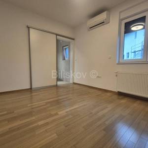 Prodaja, Šestine, urbana obiteljska vila 400m2, okućnica 1300m2