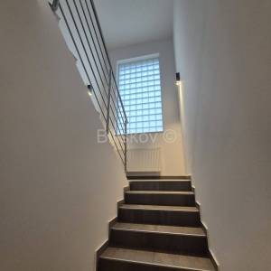 Prodaja, Šestine, urbana obiteljska vila 400m2, okućnica 1300m2