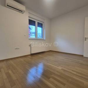 Prodaja, Šestine, urbana obiteljska vila 400m2, okućnica 1300m2