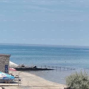 Prodaja stanova u stambeno-poslovnoj zgradi sa pogledom na more, centar Umaga! / S9