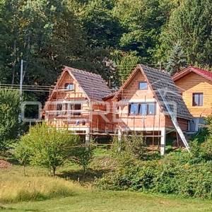 Prodaja više kućica u prekrasnom mirnom mjestu blizu Karlovca