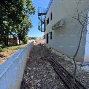 Prodaje se dvosobni stan s vrtom – Medulin! Etazirano-Uporabna dozvola!