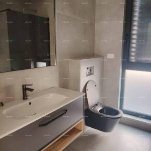Prodaje se luksuzan stan u Medulinu,  strogi centar mjesta, par minuta lagane šetnje do rive i mora.