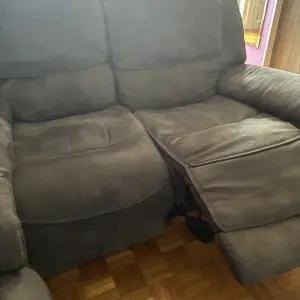Prodajem dvosjed s relax funkcijom