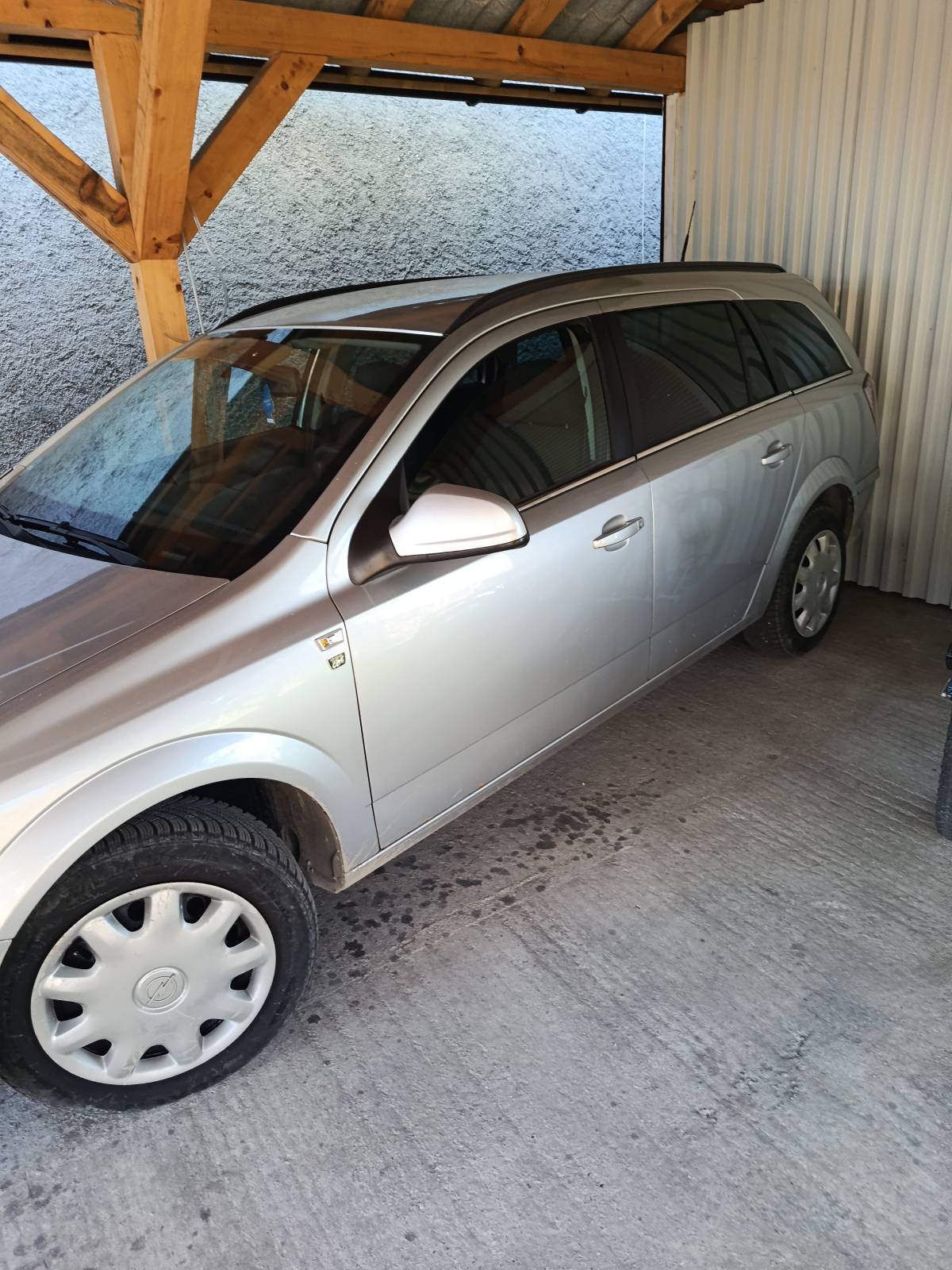 Prodajem navedeni auto