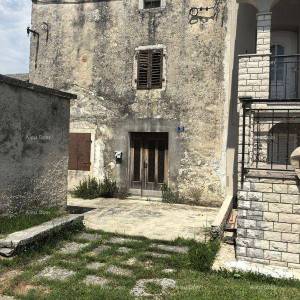 PRODOL, MARČANA – Autohtona istarska kamena kuća s okućnicom za kompletnu renovaciju