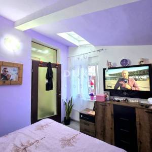 PULA, CENTAR - 2SS+DB uređen obiteljski stan