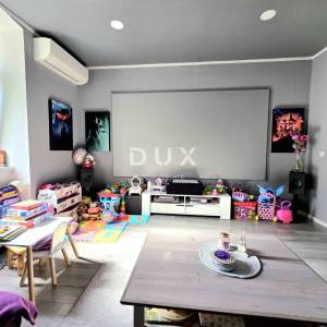 PULA, CENTAR - 2SS+DB uređen obiteljski stan