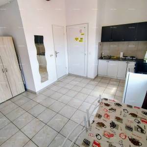 PULA – Investicijski stan u centru, podijeljen u 3 potpuno opremljena studio apartmana