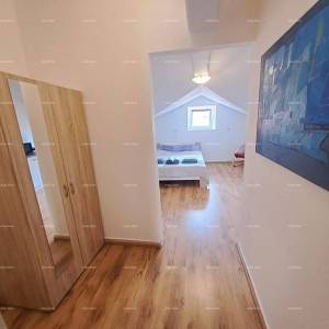 PULA – Investicijski stan u centru, podijeljen u 3 potpuno opremljena studio apartmana