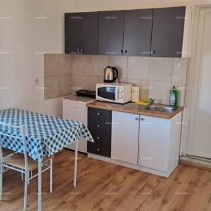 PULA – Investicijski stan u centru, podijeljen u 3 potpuno opremljena studio apartmana