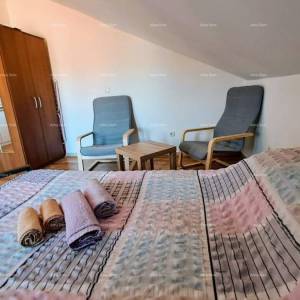 PULA – Investicijski stan u centru, podijeljen u 3 potpuno opremljena studio apartmana