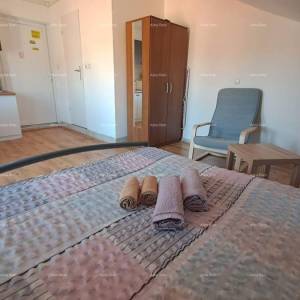 PULA – Investicijski stan u centru, podijeljen u 3 potpuno opremljena studio apartmana