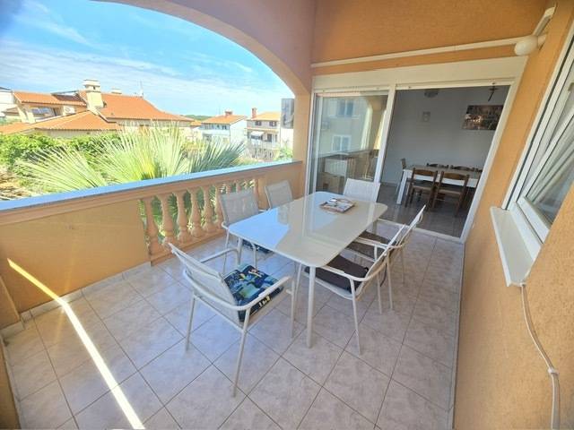 Pula - Monvidal, 4-sobni stan 128m2, terasa, 2. kat, otvoreni pogled