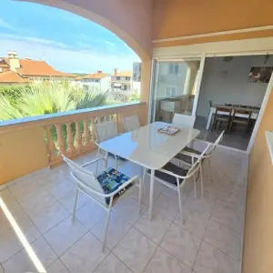Pula - Monvidal, 4-sobni stan 128m2, terasa, 2. kat, otvoreni pogled