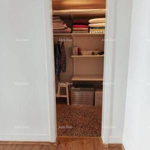 Pula, Stoja,  renoviran stan 65,91 m² u autentičnoj austrougarskoj zgradi