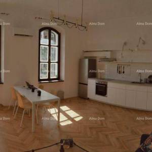 Pula, Stoja,  renoviran stan 65,91 m² u autentičnoj austrougarskoj zgradi