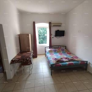 Pula, strogi centar – 90,30 m² | 4 uređena studio apartmana | Pogled na Zlatna vrata | Uhodan turistički posao