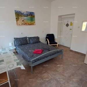 Pula, strogi centar – 90,30 m² | 4 uređena studio apartmana | Pogled na Zlatna vrata | Uhodan turistički posao