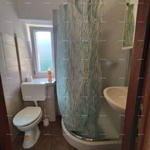 Pula, strogi centar – 90,30 m² | 4 uređena studio apartmana | Pogled na Zlatna vrata | Uhodan turistički posao