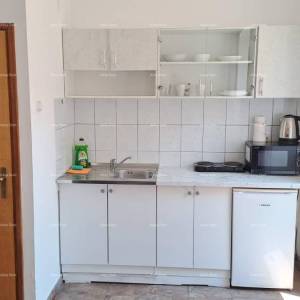 Pula, strogi centar – 90,30 m² | 4 uređena studio apartmana | Pogled na Zlatna vrata | Uhodan turistički posao