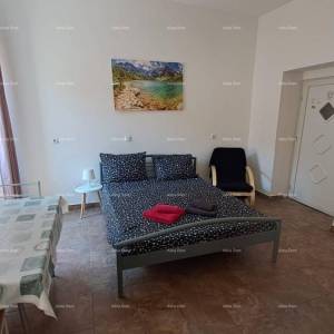 Pula, strogi centar – 90,30 m² | 4 uređena studio apartmana | Pogled na Zlatna vrata | Uhodan turistički posao