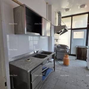 Pula – Ugostiteljski poslovni prostor 60 m², Veruda, prizemlje