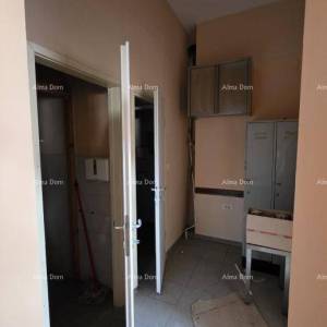 Pula – Ugostiteljski poslovni prostor 60 m², Veruda, prizemlje