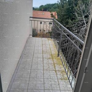 Pula Veruda. Prodaje se stan u kući na 1. katu – atraktivna lokacija