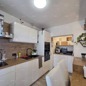 PULA, VIDIKOVAC, RENOVIRAN STAN 52 m²