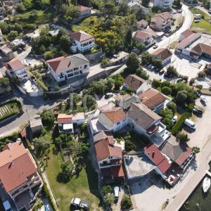 RAB – SUPETARSKA DRAGA | Stan 68,62 m², samo 40 m od mora, veliko dvorište, parking!