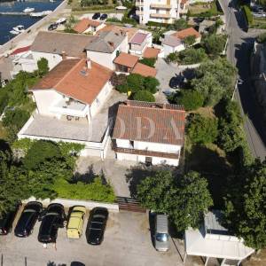 RAB – SUPETARSKA DRAGA | Stan 68,62 m², samo 40 m od mora, veliko dvorište, parking!