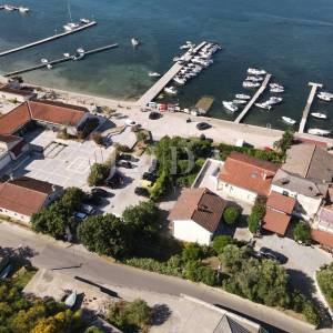 RAB – SUPETARSKA DRAGA | Stan 68,62 m², samo 40 m od mora, veliko dvorište, parking!