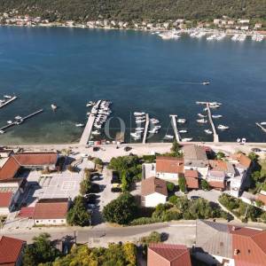 RAB – SUPETARSKA DRAGA | Stan 68,62 m², samo 40 m od mora, veliko dvorište, parking!