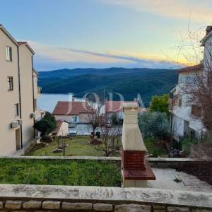 Rabac, stan u prizemlju stambene zgrade