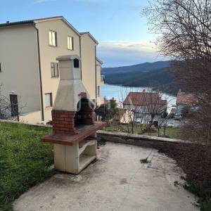 Rabac, stan u prizemlju stambene zgrade