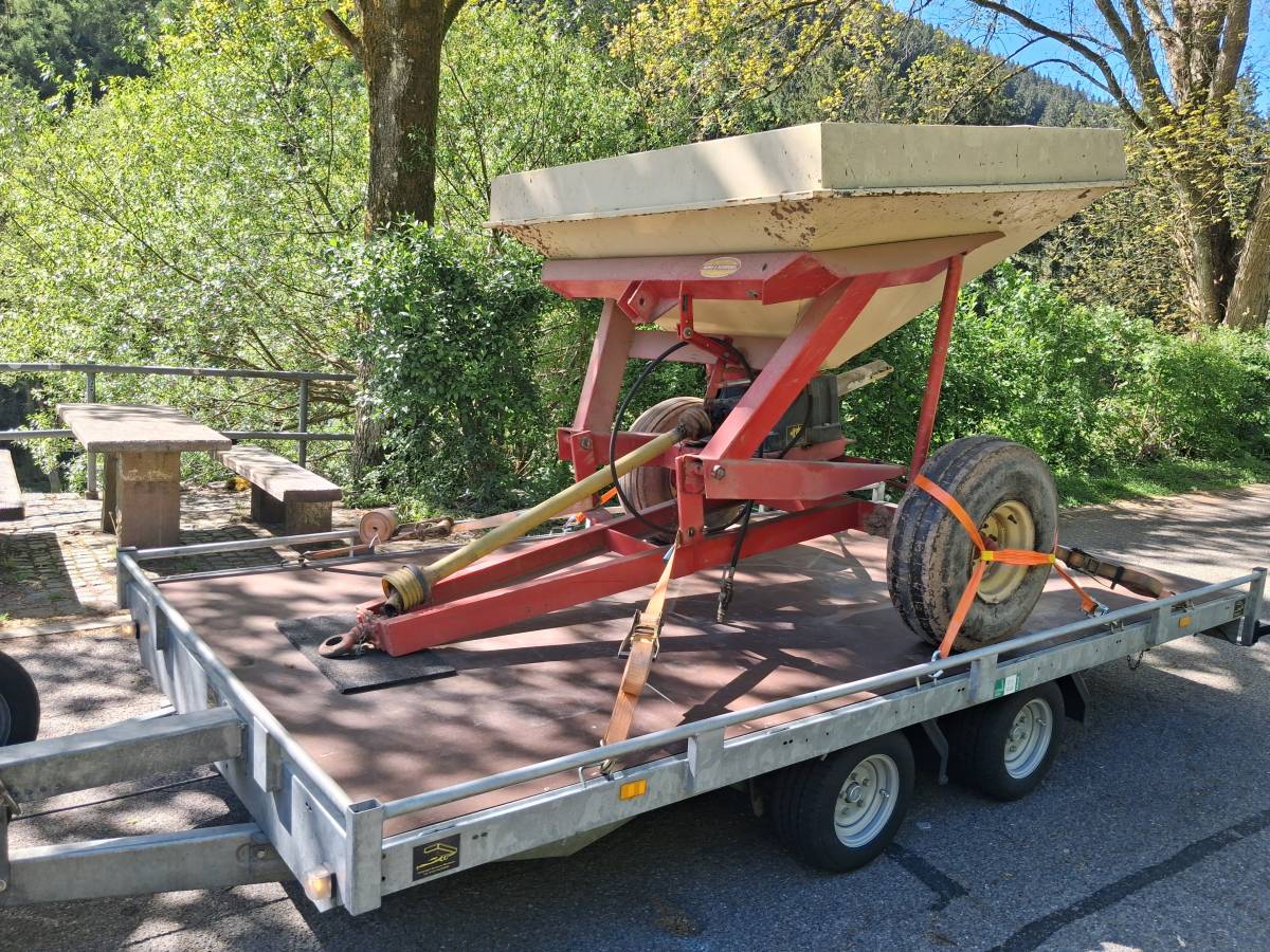 Rasipač Vicon 1200 kg