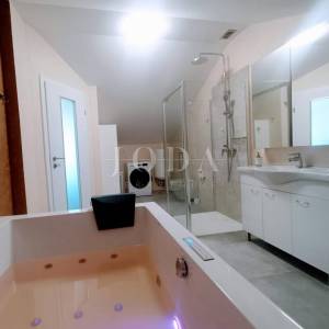 Renovirana kuća kompletno opremljena,Valtura