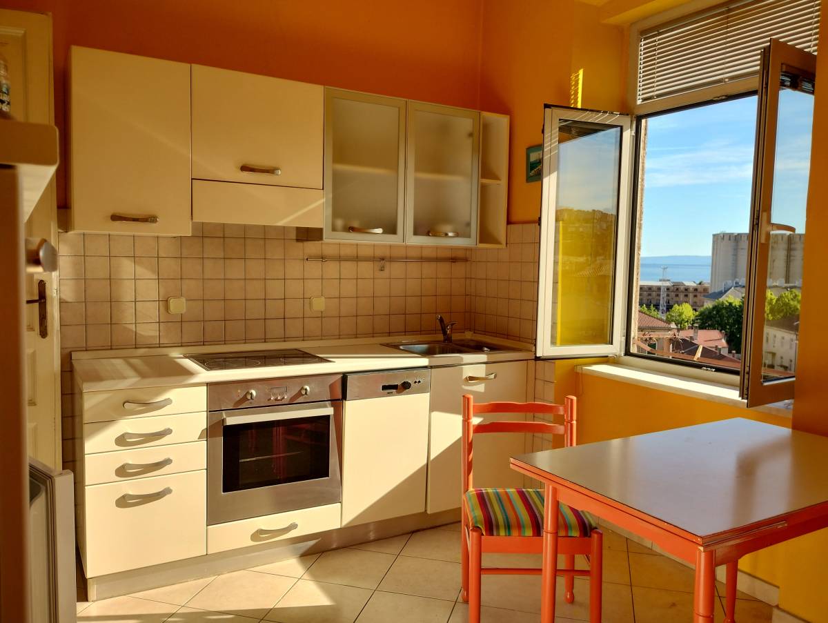 RIJEKA, BRAJDA - DVOSOBNI STAN S POGLEDOM NA GRAD I MORE