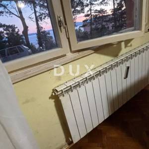 Rijeka, Gornja Vežica – 2SKL stan s pogledom na more i velikim potencijalom za uređenje po vlastitim željama